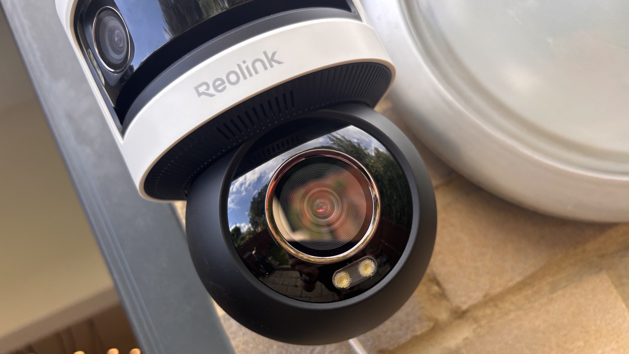 Reolink OMVI 3i security camera mounted outside a home.