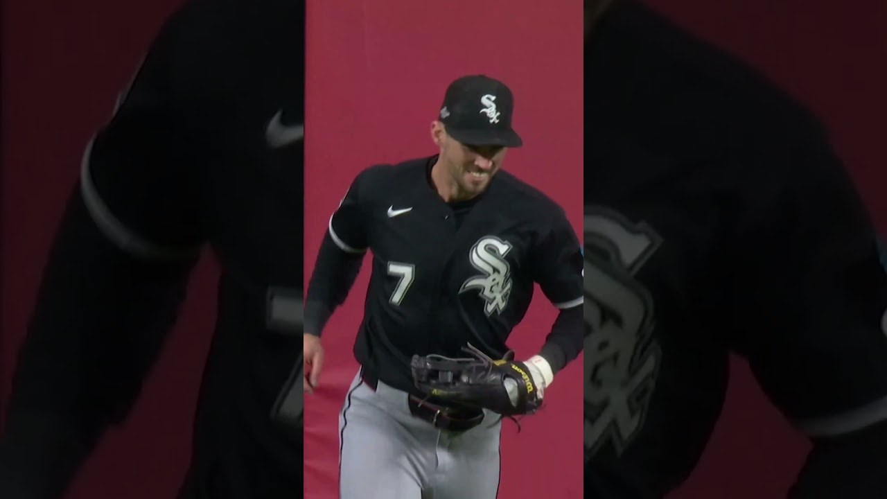 Grant Taylor slams the door in Game 2 to give the White Sox a 2-0 series lead!
